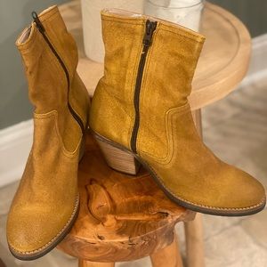 Women’s Miss L fire Jane boots in yellow suede